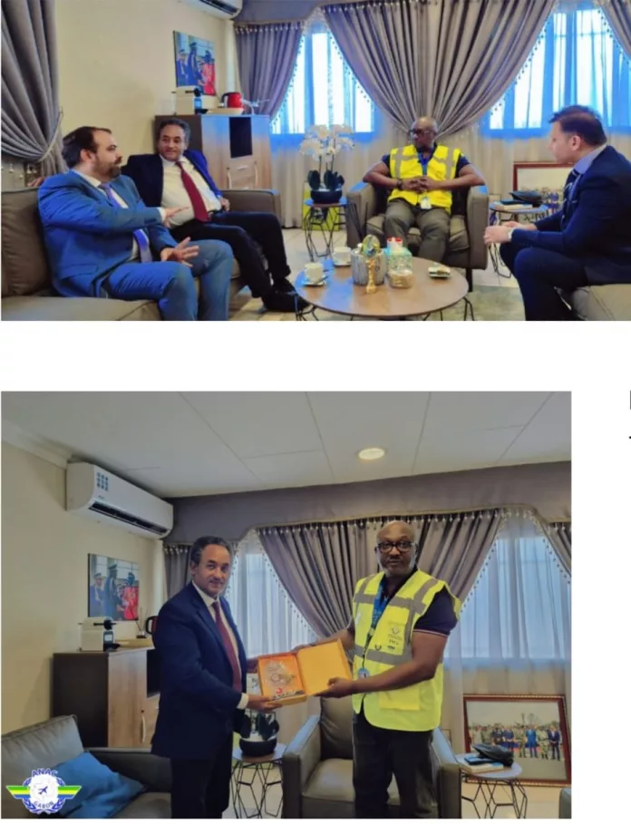 La délégation d'Emirates conduite son représentant, Afrique Paulos Legesse, reçue par le DG de l'Anac E. T. Franck Moussavou.