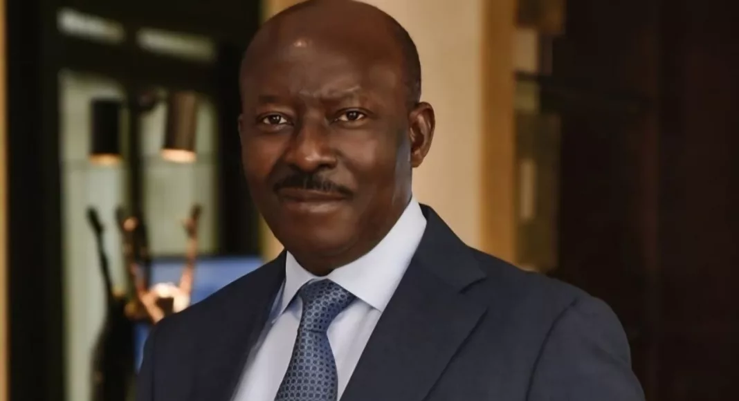 Henri-Claude Oyima, PDG du groupe BGFIBank et ministre d’État gabonais, affiche sa sérénité face aux défis du groupe.