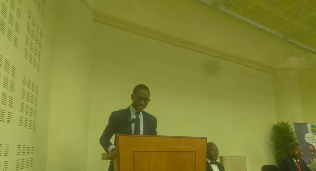 Anicet Engo lors de son intervention devant ses frères et sœurs du canton Nyé.