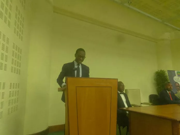 Anicet Engo lors de son intervention devant ses frères et sœurs du canton Nyé.