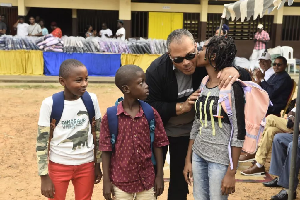 Education : des kits scolaires aux élèves du 4ᵉ arrondissement de Libreville