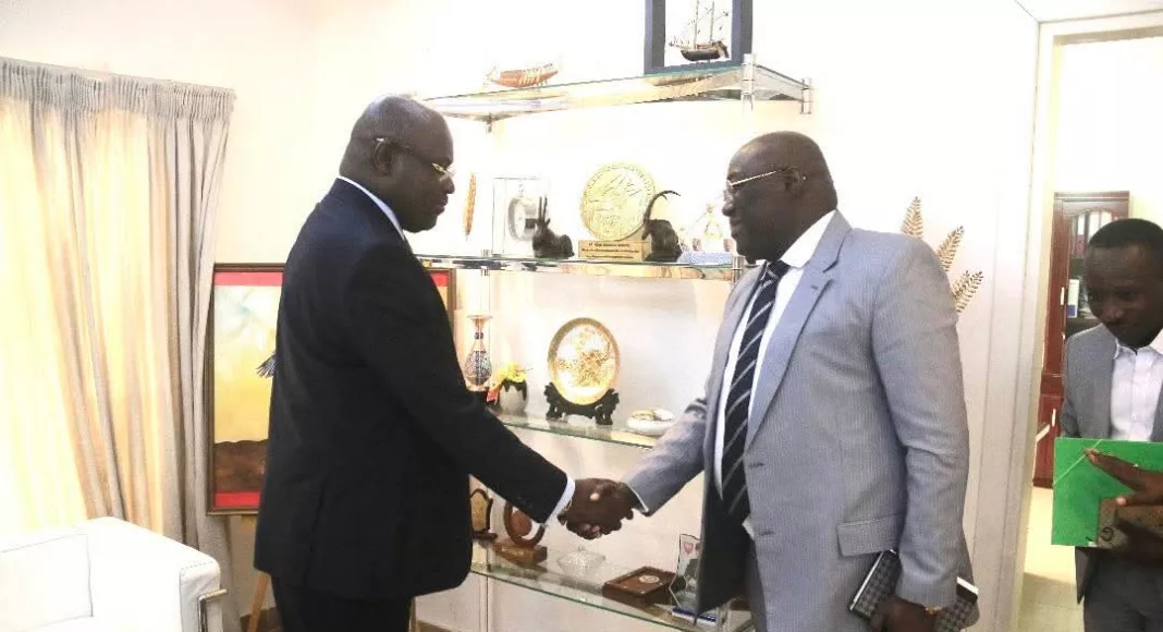 Les auteurs d’injures et de diffamation en ligne, impliqués dans les tensions entre le Gabon et le Bénin, sont désormais dans le collimateur de la justice.Les auteurs d’injures et de diffamation en ligne, impliqués dans les tensions entre le Gabon et le Bénin, sont désormais dans le collimateur de la justice