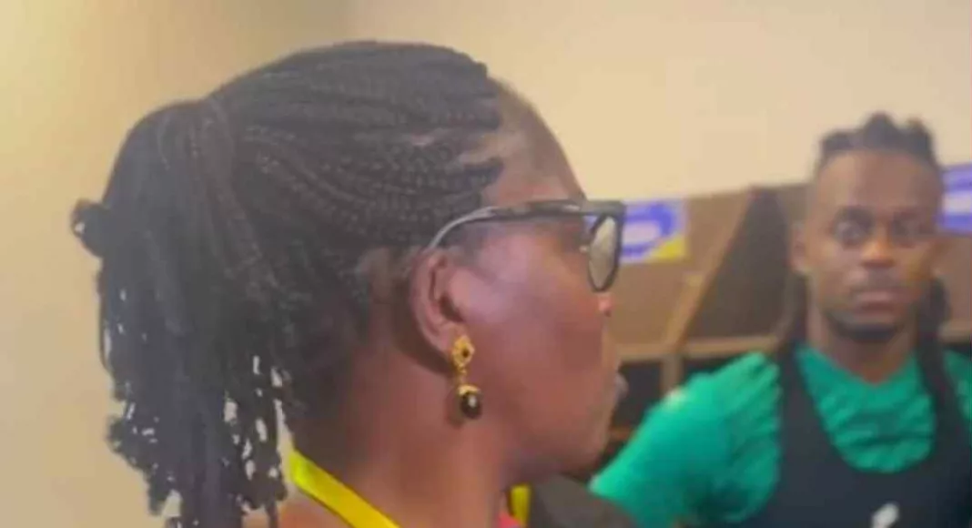 La ministre des Sports s'adressant aux Panthères du Gabon.