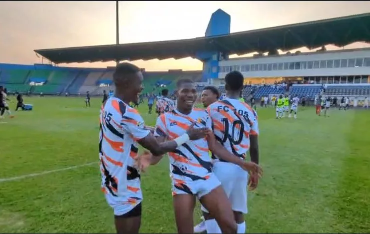 Les joueurs du Can 105 célébrant la victoire.