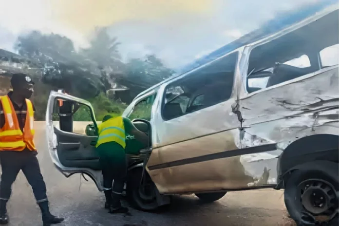 L'état du taxi-bus après l'accident.