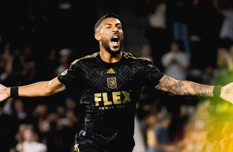 Denis Bouanga ne cesse de briller.