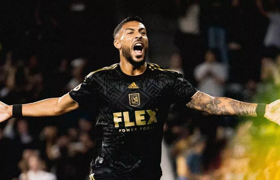 Denis Bouanga ne cesse de briller.