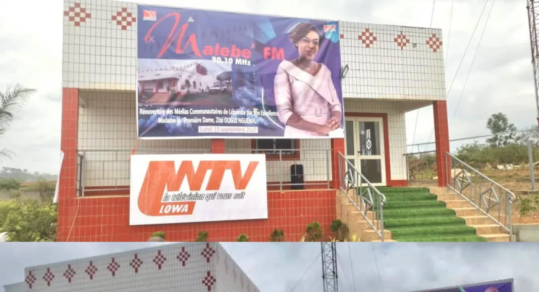 Après douze ans de fermeture, le bâtiment de Malébé FM à Lébamba a été modernisé pour accueillir le retour de la station communautaire, un événement très attendu.