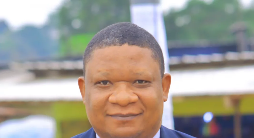 Entre foi, science et politique : Eugène EBANG OLUI, l’équilibre d’un leader.