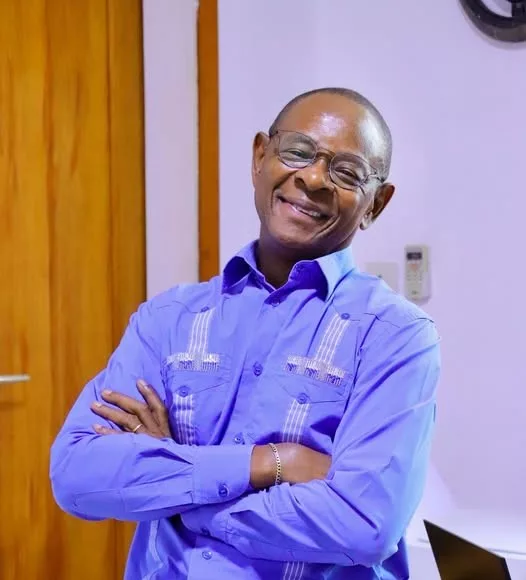 À l'approche des législatives du 27 septembre, Léon-Paul Ngoulakia incarne le renouveau pour les électeurs d'Akiéni.