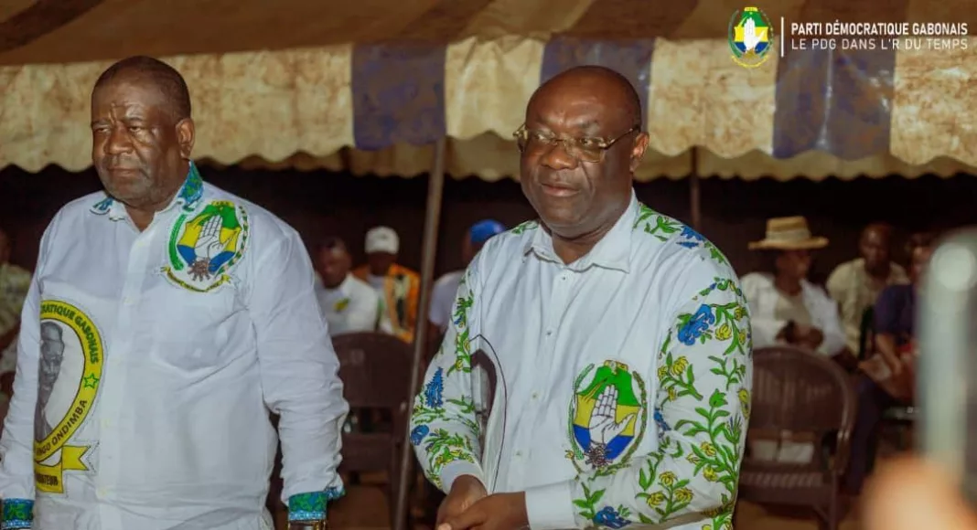 Christophe Nze Mba, Secrétaire provincial du PDG pour l'Estuaire (à droite), invitant les militants à se mettre en ordre de bataille pour les scrutins à venir.