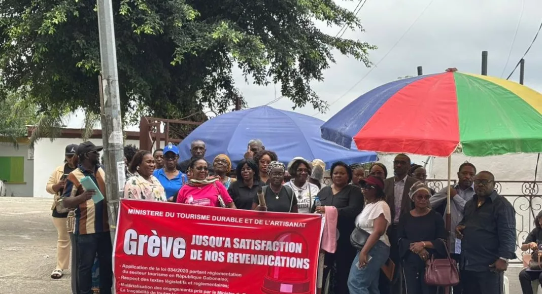 Sit-in du SNAPTOUR pour rappeler leurs droits et dénoncer les promesses non tenues.