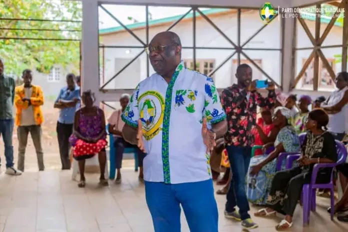 Christophe Nze Mba, candidat du PDG au milieu de ses troupes de la Fédération du Komo-Ntoum.