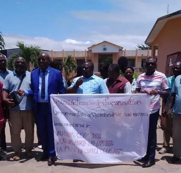 Devant l’IFPEL, les formateurs réclament justice et reconnaissance.