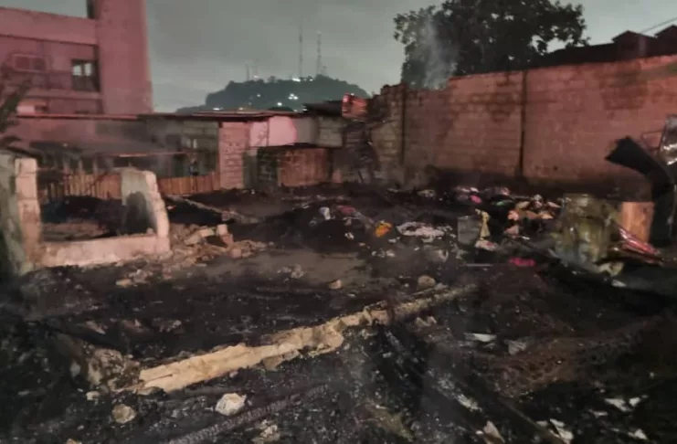 C'est ici que se dressaient les studios en planches, aujourd'hui disparus sous l'effet des flammes.