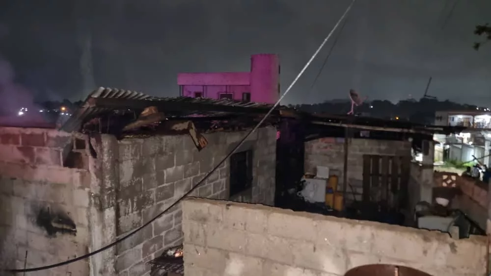 A Nzeng-Ayong un violent incendie révèle les carences des pompiers 1 A Nzeng-Ayong un violent incendie révèle les carences des pompiers