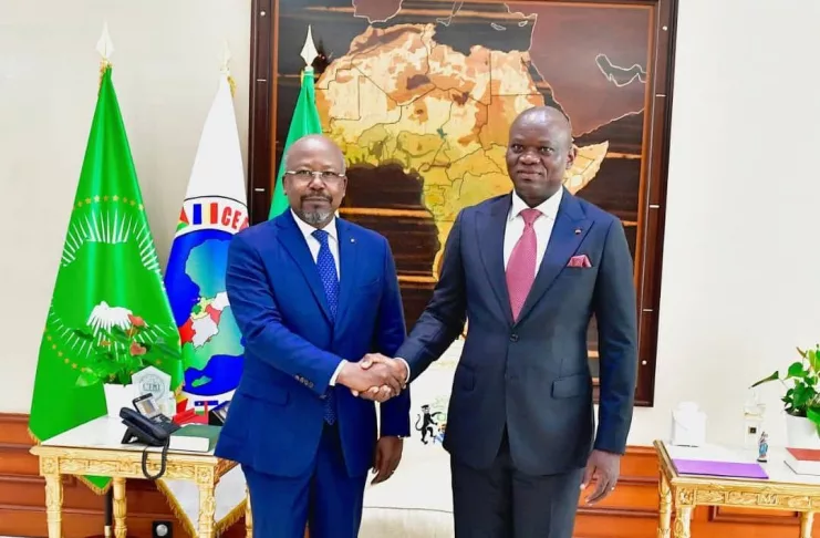 Pour apaiser les tensions, le chef de l'État, Brice Clotaire Oligui Nguema, a rencontré le président d'Ensemble pour le Gabon, Alain-Claude Bilie-By-Nze. Un dialogue perçu comme un signe de maturité politique.