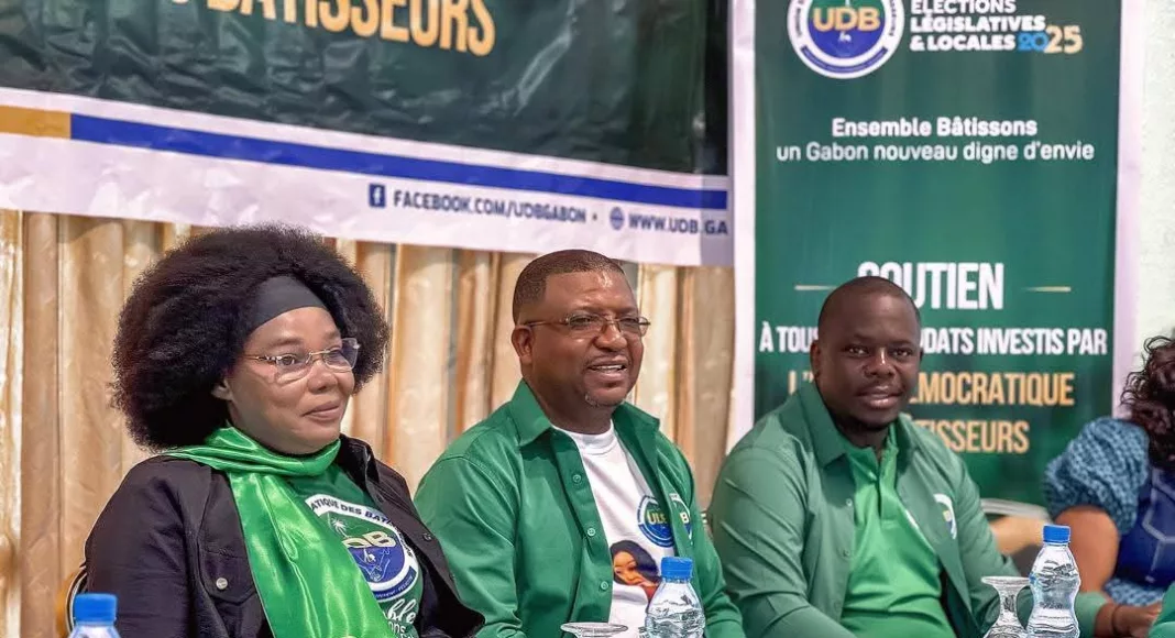 Les bâtisseurs de Franceville, unis et déterminés.