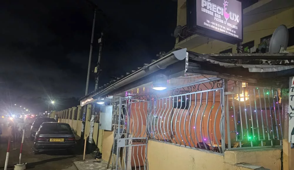 Bars et autres débits de boissons doivent fermer leurs portes dès 23h30 ce vendredi et jusqu'à samedi minuit, une mesure décidée par le ministère de l'Intérieur pour assurer la sérénité du scrutin.