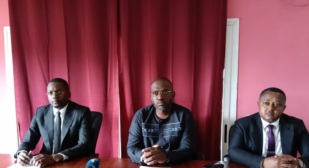 Le Synamag dénonce la violation de la loi par le CSM dont la session a eu lieu bien après le délai légal, causant de graves perturbations pour les professionnels du droit et leurs familles.