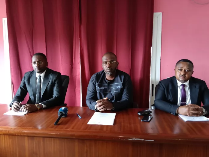 Le Synamag dénonce la violation de la loi par le CSM dont la session a eu lieu bien après le délai légal, causant de graves perturbations pour les professionnels du droit et leurs familles.