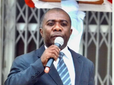 Junior Otembe : Une plume qui a marqué la littérature et le journalisme gabonais