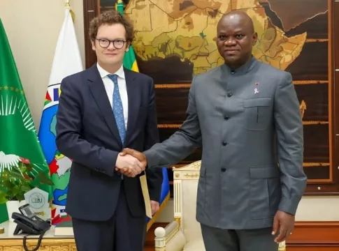 Simon Day reçu par le président Brice Oligui Nguema.