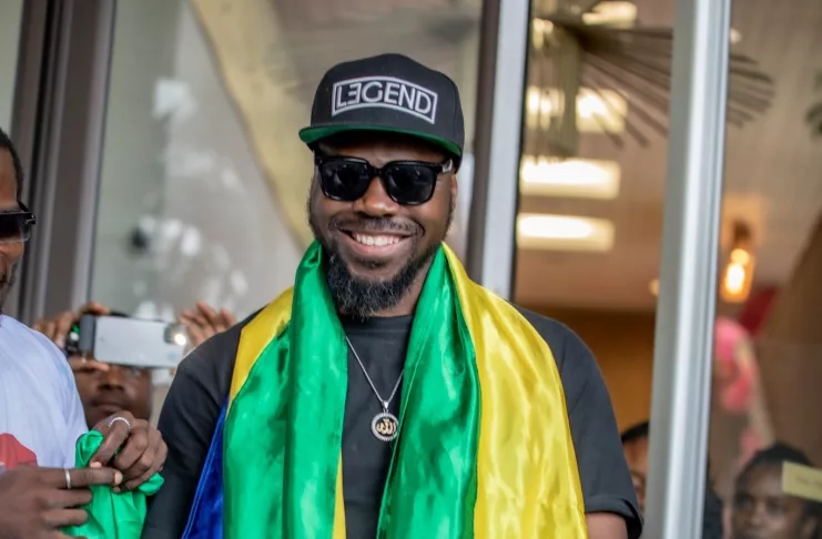 Koba Building lors de son arrivée à Libreville.