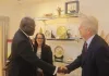 Le ministre des Affaires étrangères, Michel Régis Onanga Ndiaye et l’ambassadeur de Russie au Gabon, Dmitri Korppanov.