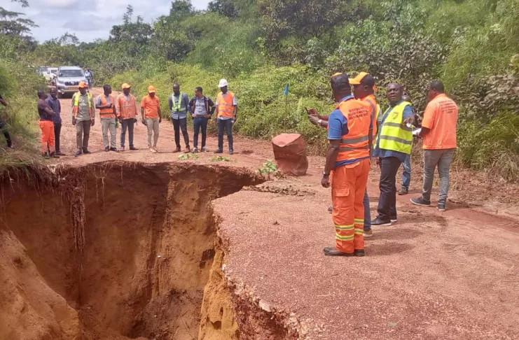 8f4ce388-c2b5-4468-8a19-f10a602a9337 Une buse s’est effondrée à cause des fortes pluies, rendant la voie impraticable