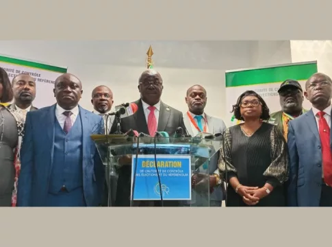 Les membres de l'ACER lors de leur déclaration de presse.