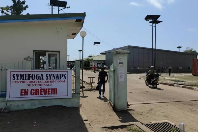 Le Syndicat des médecins fonctionnaires du Gabon (Symefoga) et le Synaps-Ogooué-Maritime sont en grève illimitée depuis le 17 octobre au Centre hospitalier régional de Ntchengué.