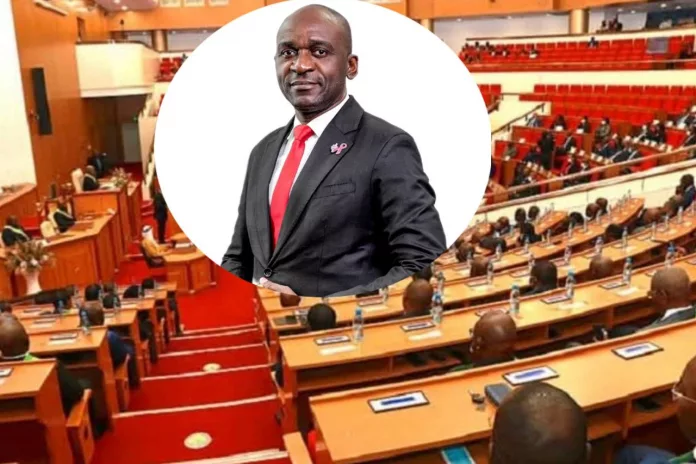 Geoffroy Foumboula, une figure clé au sein de l'hémicycle du palais Léon Mba. Le 11 octobre, les électeurs décideront s'il continuera d'incarner le débat et le contre-pouvoir essentiels à la vitalité parlementaire gabonaise.