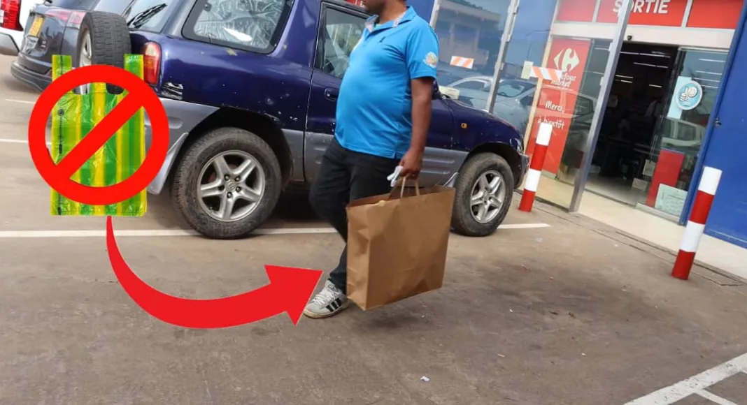 Fini les sacs plastiques, les consommateurs doivent désormais utiliser les sacs réutilisables pour leurs courses.