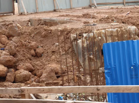 État du chantier du triple dalot à Nzeng-Ayong, le 1er octobre 2025.