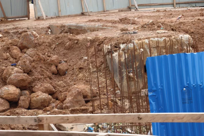 État du chantier du triple dalot à Nzeng-Ayong, le 1er octobre 2025.