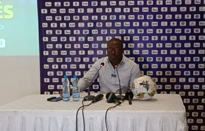 Le sélectionneur national Thierry Mouyouma lors face à la presse ce vendredi 3 octobre.