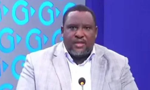 Joël Igama, chef de service communication et relations publiques DGCCRF annonçant l'interdiction définitive au Gabon des sachets plastiques à usage unique dès le 15 octobre.