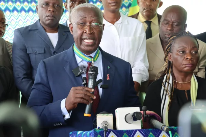 Raymond Ndong Sima appelle le président Oligui Nguéma à annuler les élections du 27 septembre après avoir sèchement recadré le vice-président Moundounga.