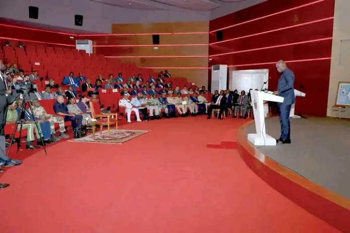 Brice Clotaire Oligui Nguema devant les opérateurs économiques du secteur aurifère, réaffirmant sa volonté d’assurer la transparence et la bonne gouvernance dans la gestion des ressources minières du Gabon.