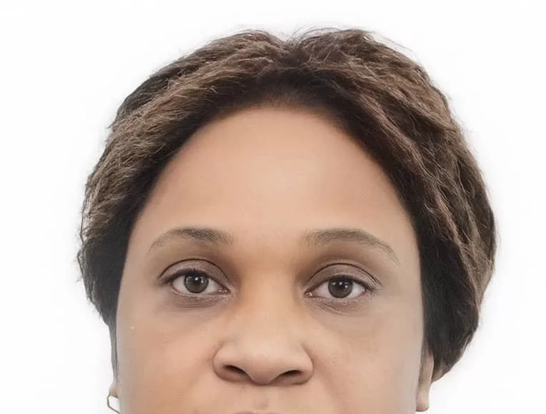 Marguerite Okome Obame accuse l'ancien Premier ministre Raymond Ndong Sima d'avoir « validé le recul démocratique » en matière d'organisation électorale.