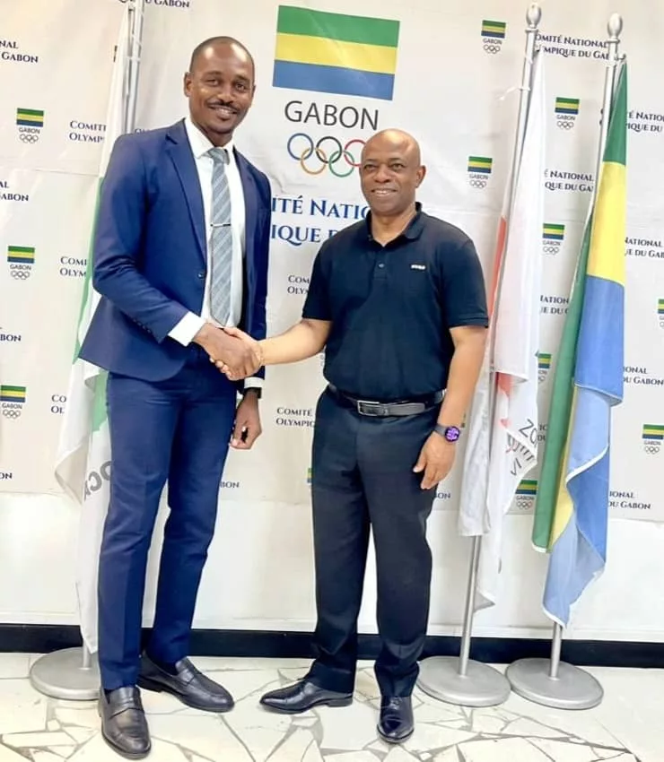 Skateboard : La FEGAROS nomme le pionnier Gustelly Sanghanyh à la présidence du Comité technique 2 Gustelly Sanghanyh, nouveau président du comité technique de Skateboard (gauche) ici avec le président du Comité olympique gabonais, Crésant Pambo