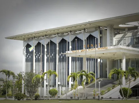Palais Omar Bongo, siège du Sénat. Le dépôt des candidatures pour l'élection des futurs 70 sénateurs est ouvert du 20 au 22 octobre 2025.