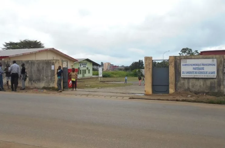 Voici la légende pour cette photo A l'USS, la décision de suspendre les cours en première année vise à garantir la sécurité des nouveaux étudiants face aux pratiques de bizutage.
