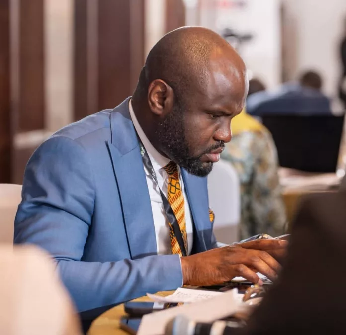 Harold Leckat, directeur de publication de Gabon media time, incarcéré le 20 octobre. Sa défense dénonce un 
