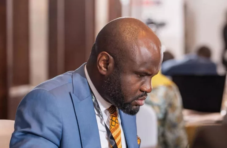 WhatsApp Image 2025-10-21 at 22.23.08 Harold Leckat, directeur de publication de Gabon media time, incarcéré le 20 octobre. Sa défense dénonce un