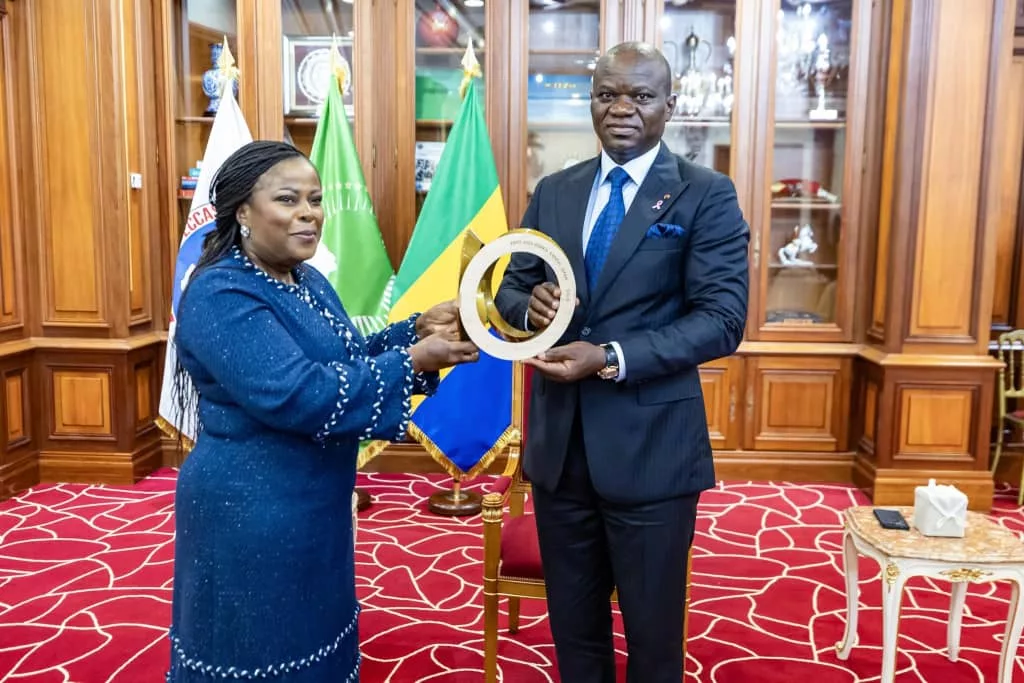 Après Ossaka 2025, place au renforcement du partenariat entre le Gabon et le Bureau international des expositions 1 Le Gabon poursuit son engagement sur la scène internationale.
