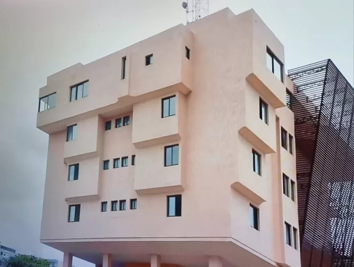 Yvon Assoumou, architecte en charge du projet, Africa N°1 sera opérationnelle dans la prochaine semaine.