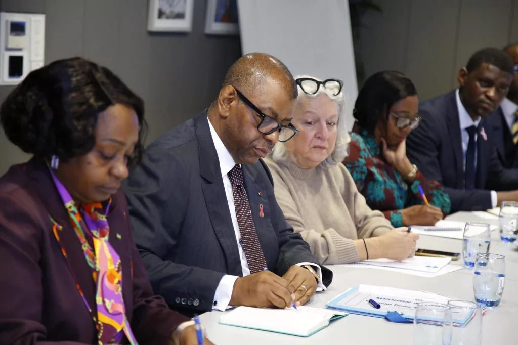 À Londres, Alexandre Barro Chambrier présente la vision économique et climatique du Gabon 1 Vers une économie plus forte, plus verte et plus inclusive.