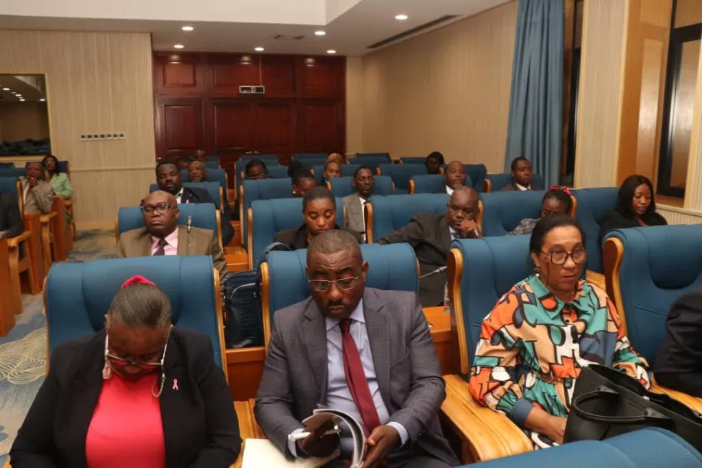 Former pour insérer : le pari de Camélia Ntoutoume 1 Vers une école plus moderne, plus utile pour une jeunesse mieux préparer.